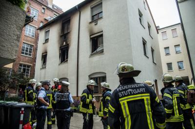 Stuttgart-West: Kurioser Brand - Gleichzeitig Vollbrand einer Wohnung im Obergeschoss und Brand im Keller - 3 Verletzte